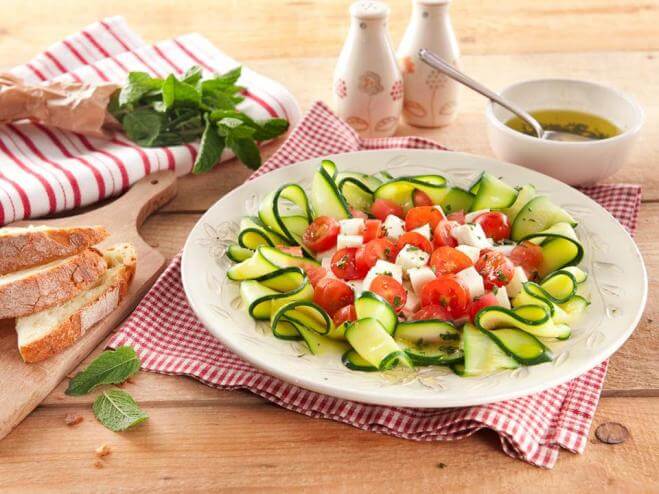 Salade caprese aux courgettes