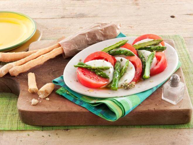 Salade caprese aux asperges