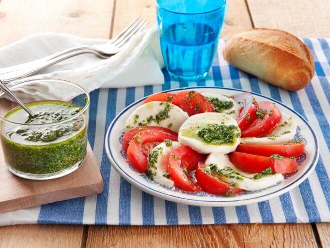 Caprese mit Basilikumpesto