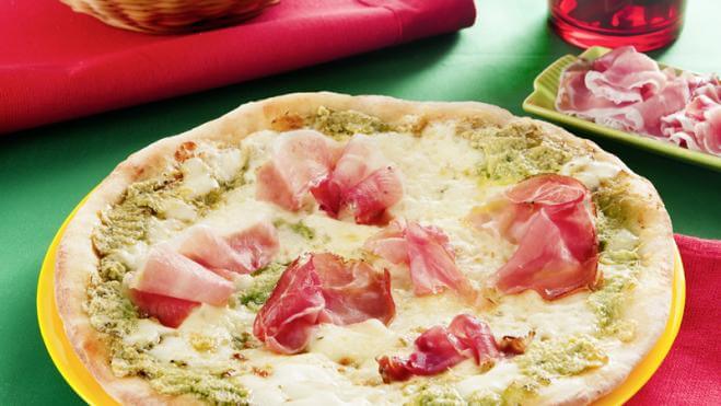 Pizza mit Artischockencreme