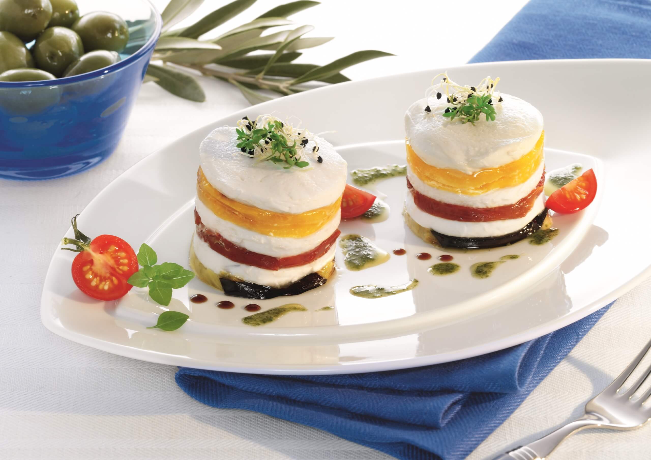 Rezept | Caprese-Türmchen mit Auberginen, Tomaten und Mozzarella ...