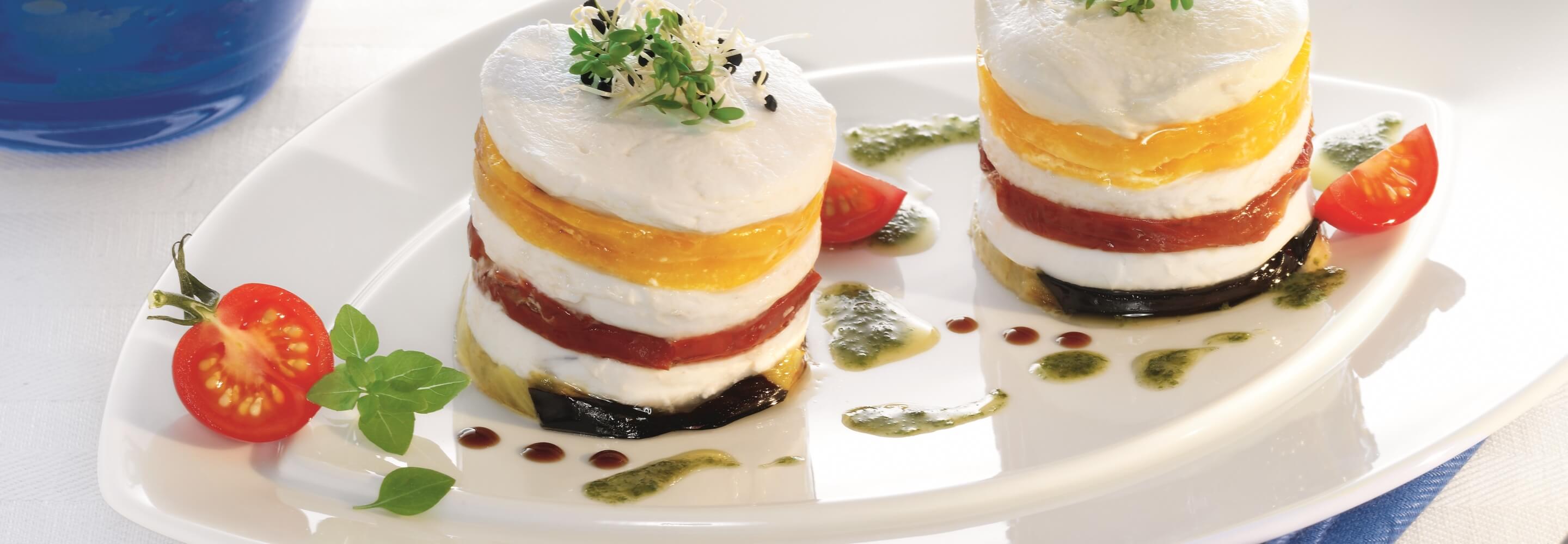 Millefeuille de mozzarella aux tomates et à l’aubergine