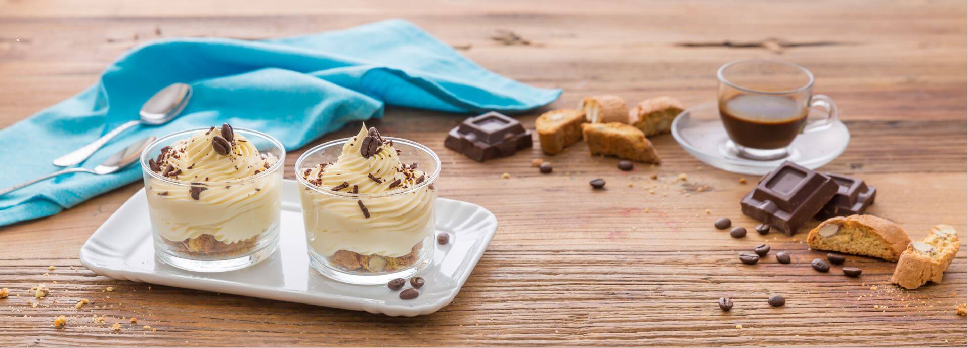 Bicchierini di Tiramisù con cantucci e cioccolato