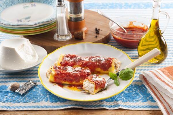 Cannelloni con ricotta e salsiccia