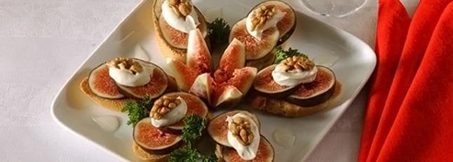 Crostini con fichi e noci