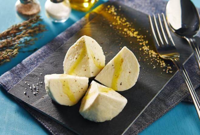 Mozzarella di latte di Bufala all’olio d’oliva al rosmarino