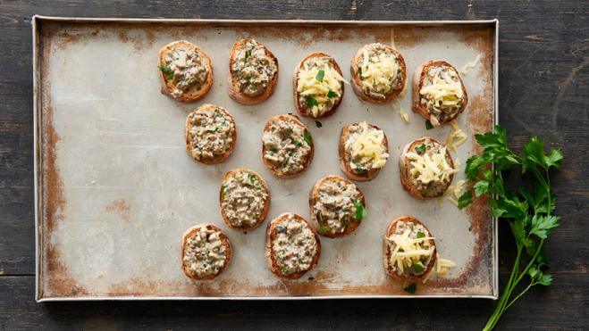 Crostini au Galbanino et aux champignons