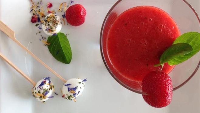 Smoothie di fragole e papaya con Mozzarella Mini di Bufala