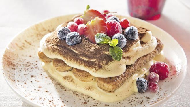 Tiramisù mit Waldbeeren