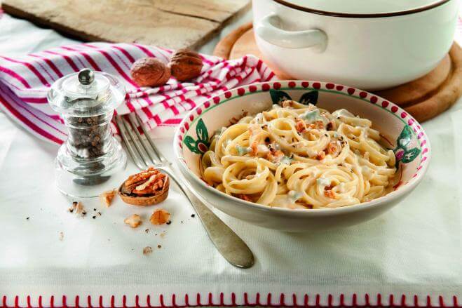 Pasta mit Walnüssen und Gorgonzola D.O.P.