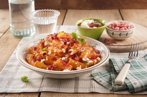 Macaronis à l’amatriciana à la ricotta