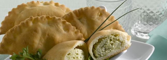 Calzone napoletano ripieno di ricotta e broccoletti