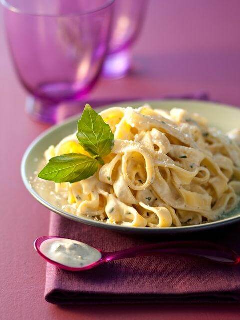 Pasta con ricotta, pesto e parmigiano