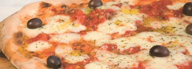 Pizza aux olives noires