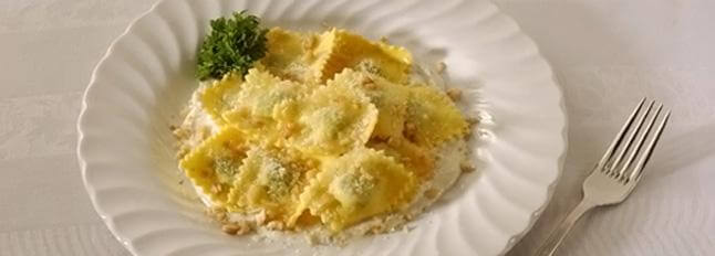 Ravioli con crema di Gorgonzola D.O.P e noci