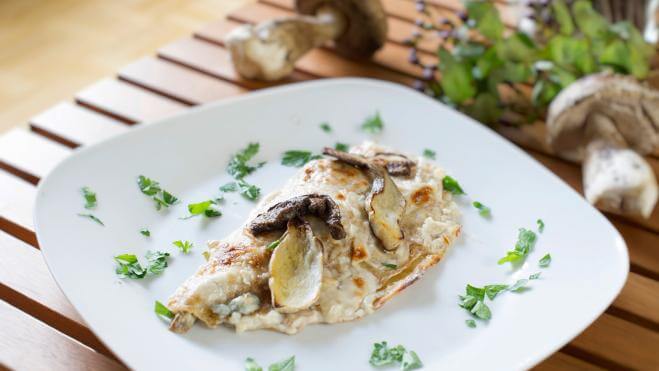 Crespelle con porcini e besciamella al gorgonzola