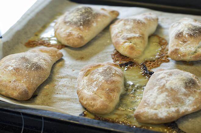 Mini-Calzone mit Trauben-Rosmarin-Gorgonzola D.O.P.-Füllung