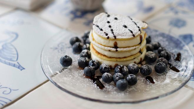 Pancakes au mascarpone et myrtilles (et sauce au chocolat)