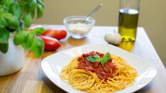 Spaghettis aux tomates San Marzano et basilic