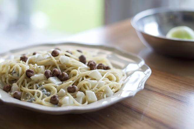 Spaghettis au Gorgonzola D.O.P., aux poires et aux noisettes