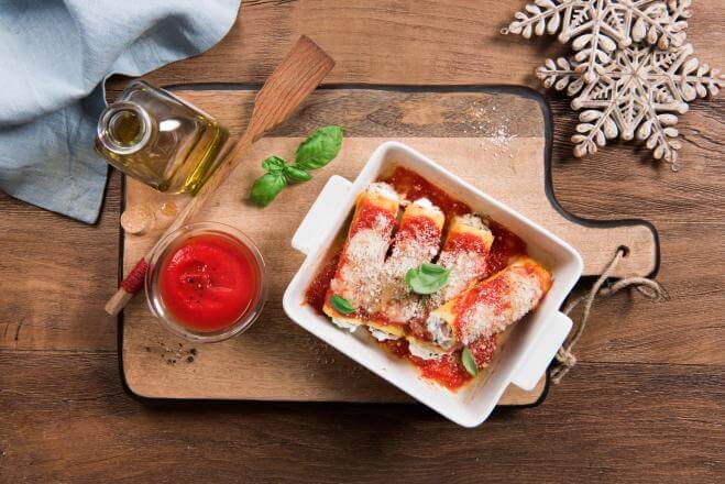 Cannelloni mit Ricotta, Schinken, Tomaten und Parmesan