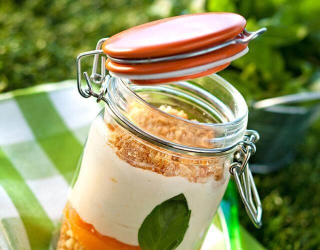 Tiramisù pesche e basilico