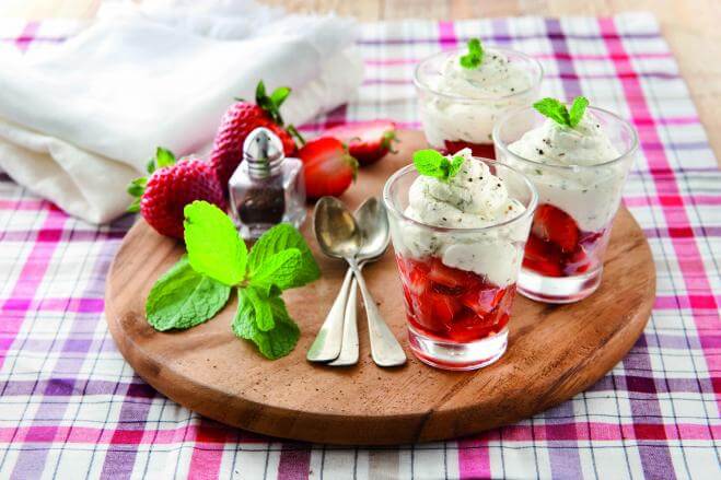 Crema al mascarpone con fragole e menta