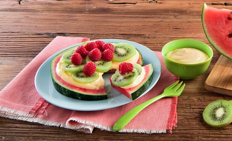 Fruit pizza pastèque à la crème de mascarpone, kiwi et framboises