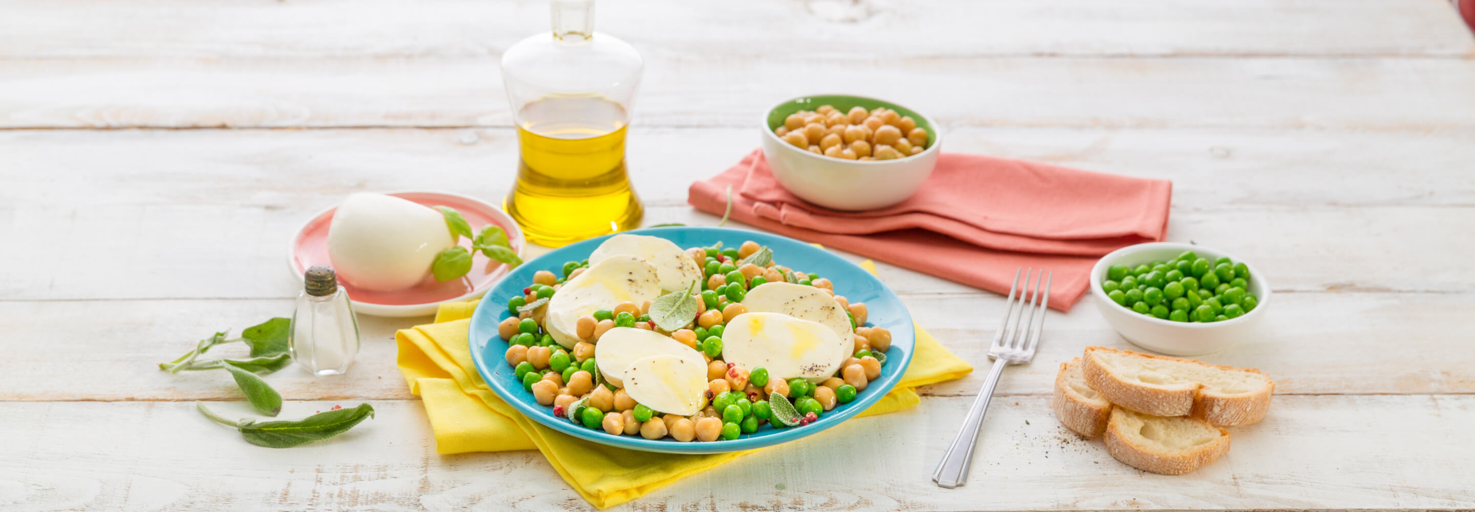 Erbsen- und Kichererbsensalat mit Mozzarella