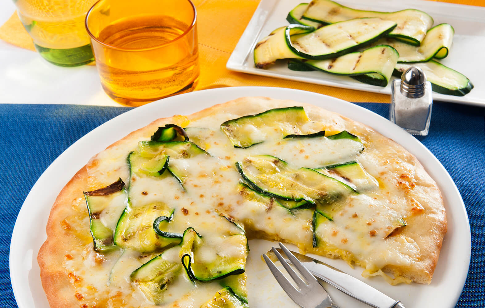 Pizza blanche aux courgettes et au safran