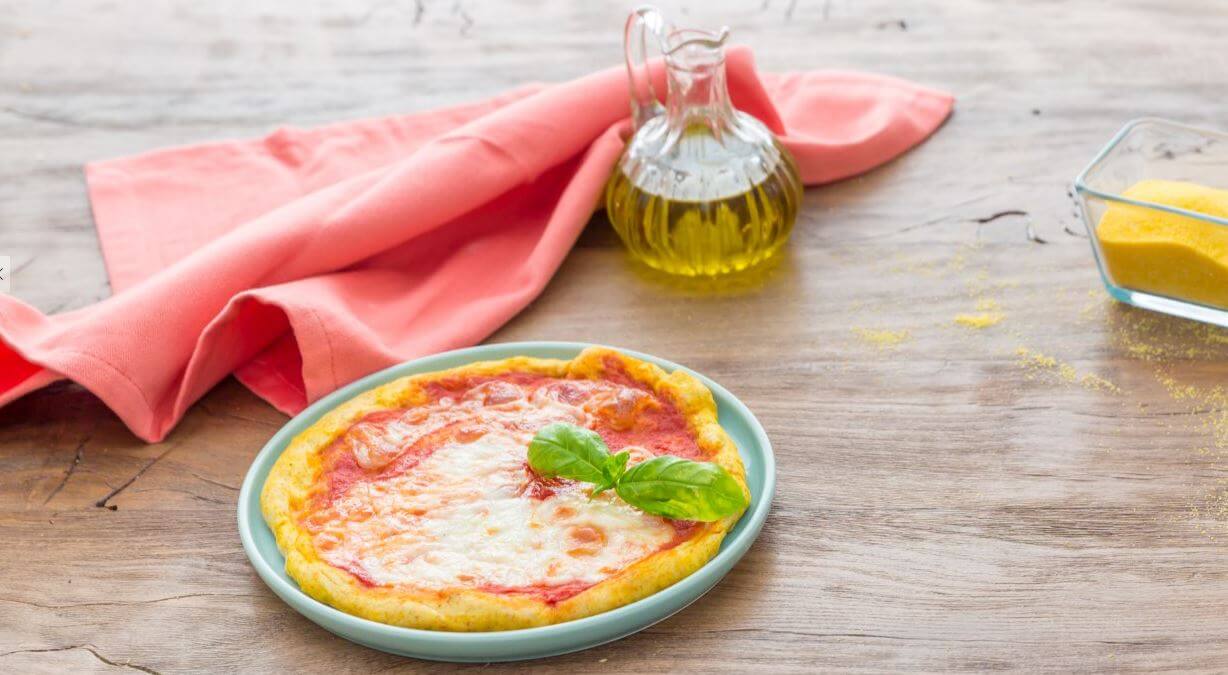 Pizza Margherita mit Maismehl