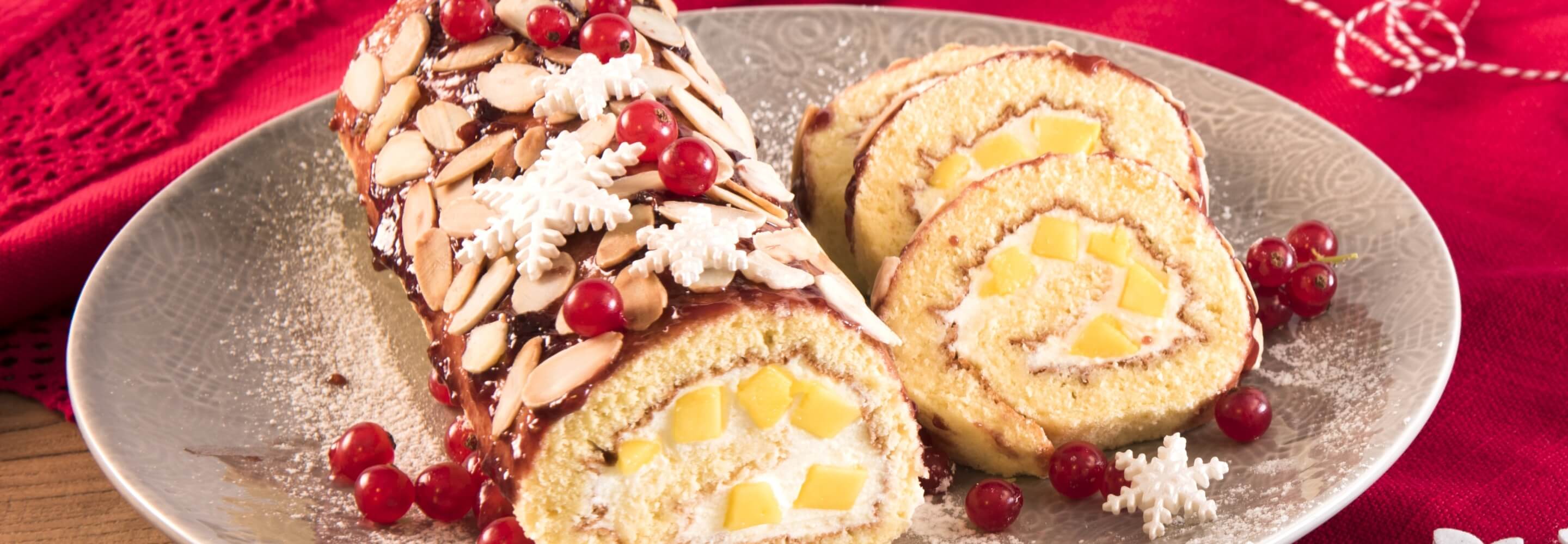 Bûche de Noël au mascarpone avec mangues et amandes