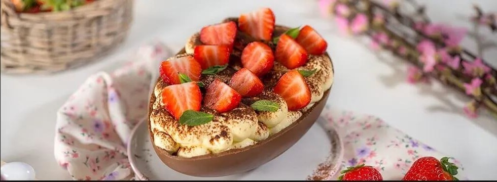 Osterei mit Erdbeer-Tiramisù (laktosefrei)