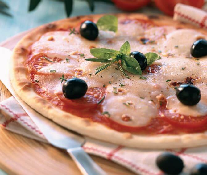 Pizza aux olives noires