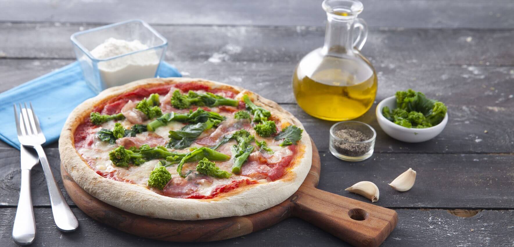 Pizza con salame tradizionale e broccoli