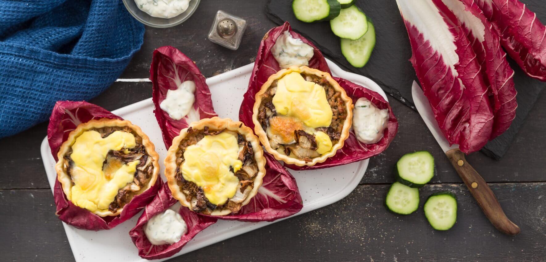 Mini quiche con radicchio e salsiccia