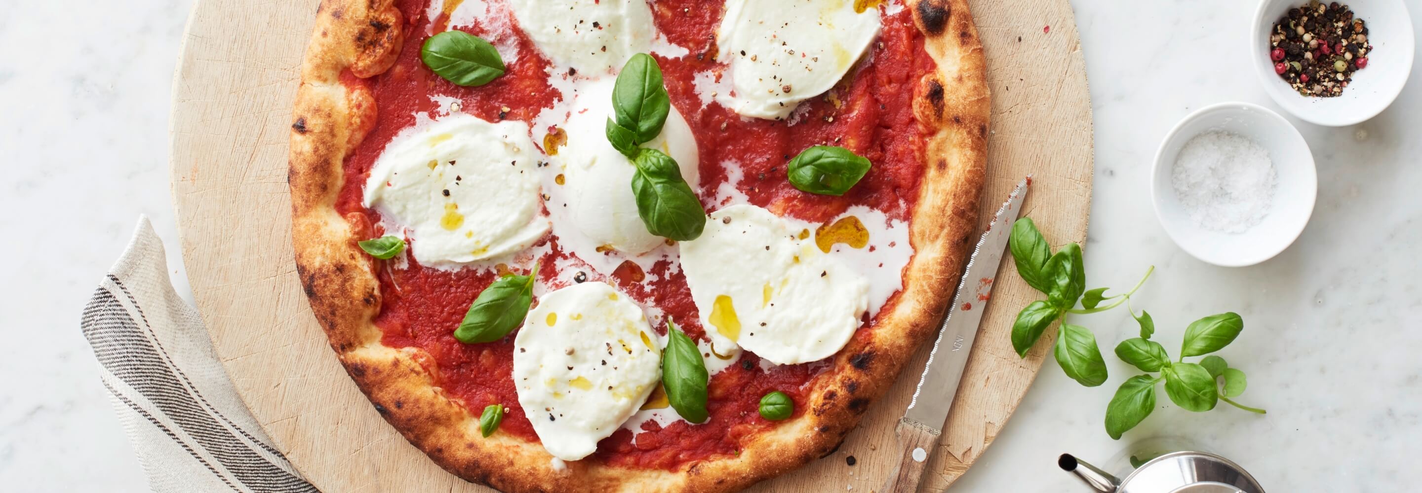 Pizza Margherita mit Fior di Latte Mozzarella