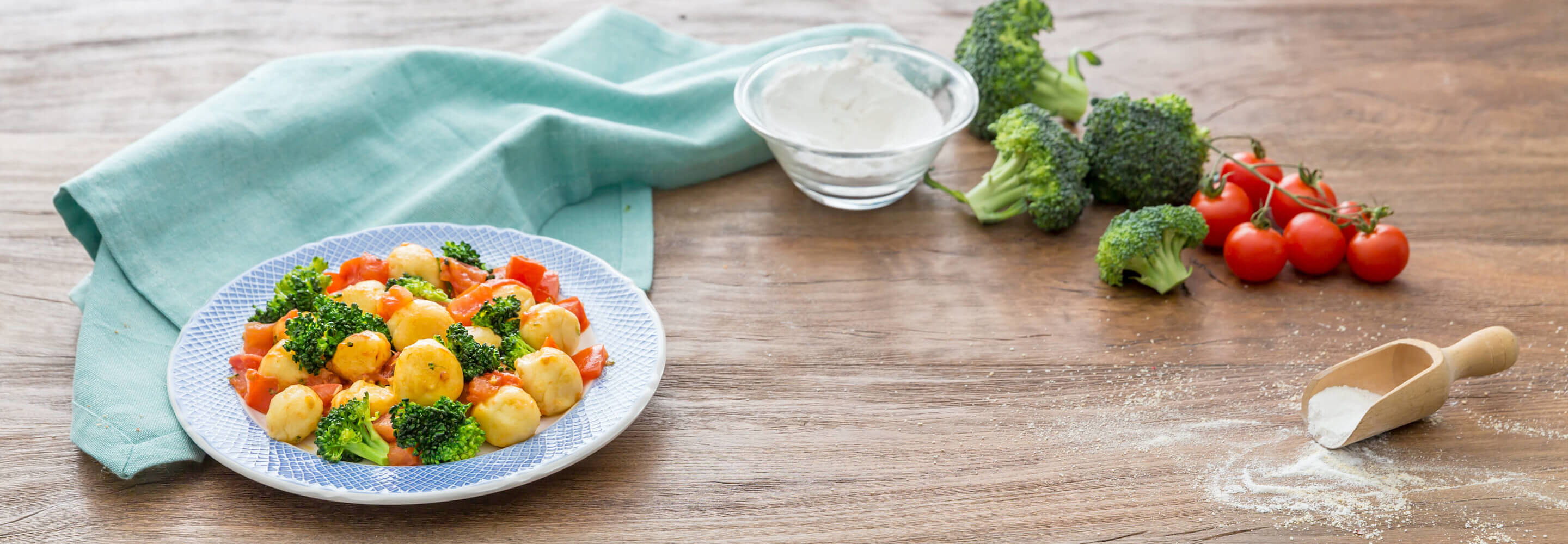 Gnocchi di ricotta con broccoli e pomodori