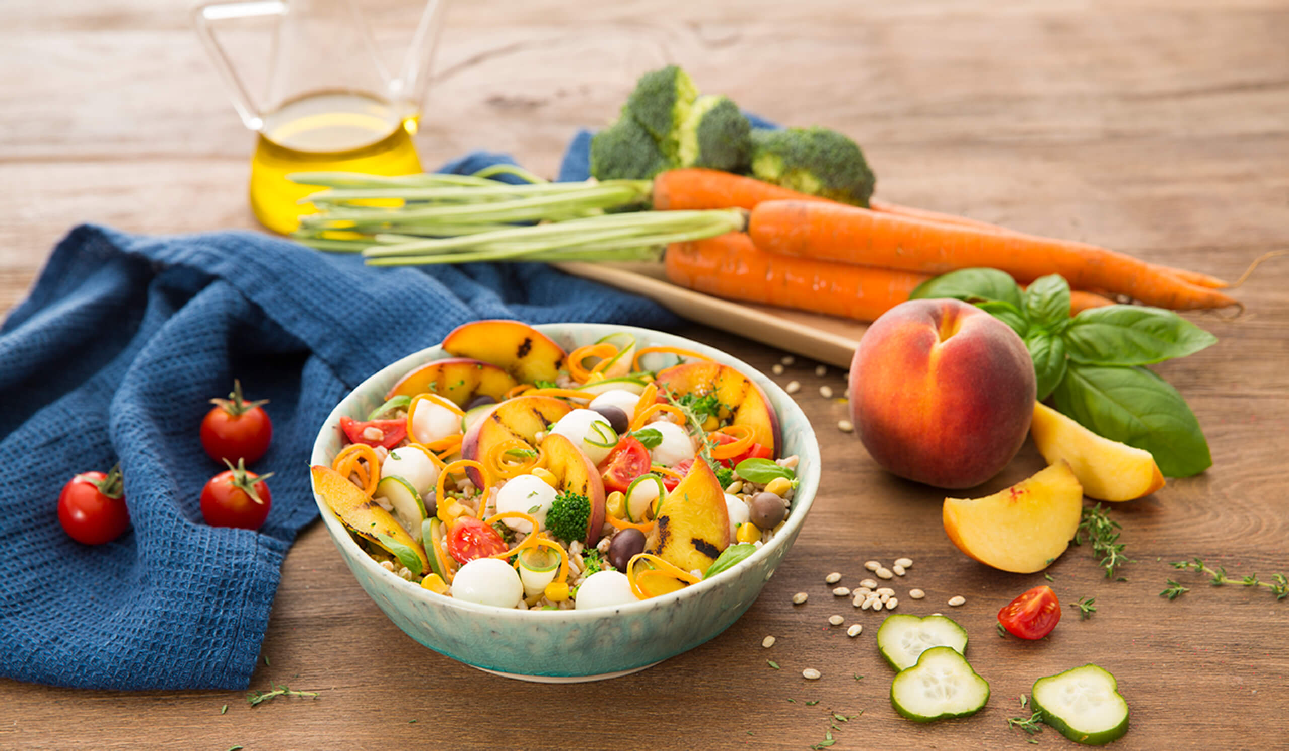 Rezept | Dinkelsalat mit Gemüse, Pfirsisch und Mozzarelline | Gesunde ...