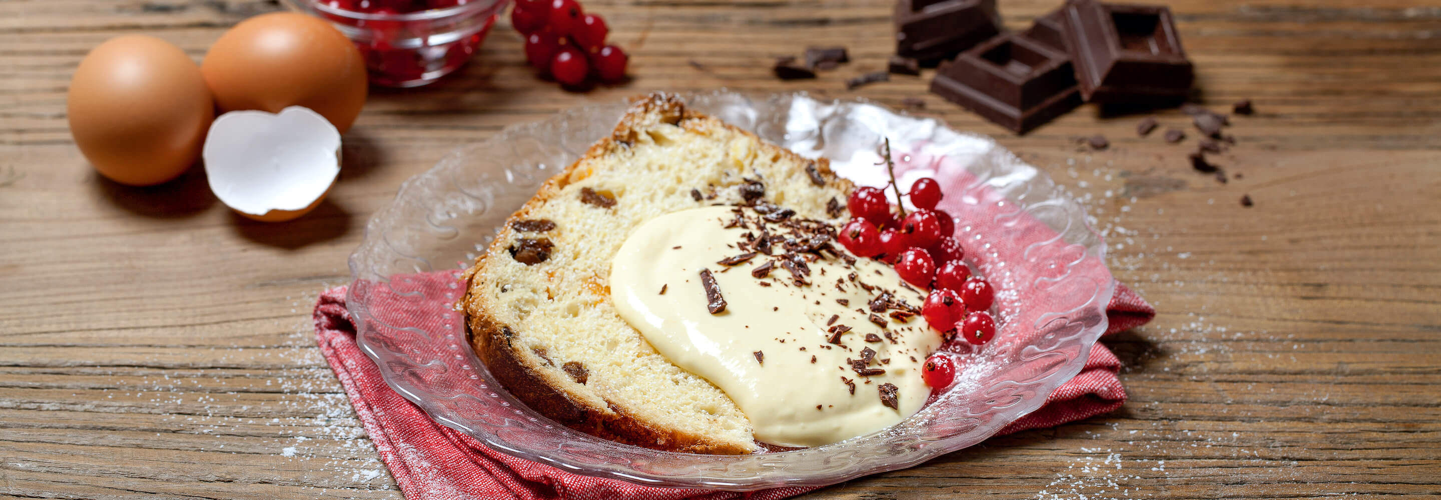 Panettone con crema al mascarpone e scaglie di cioccolato