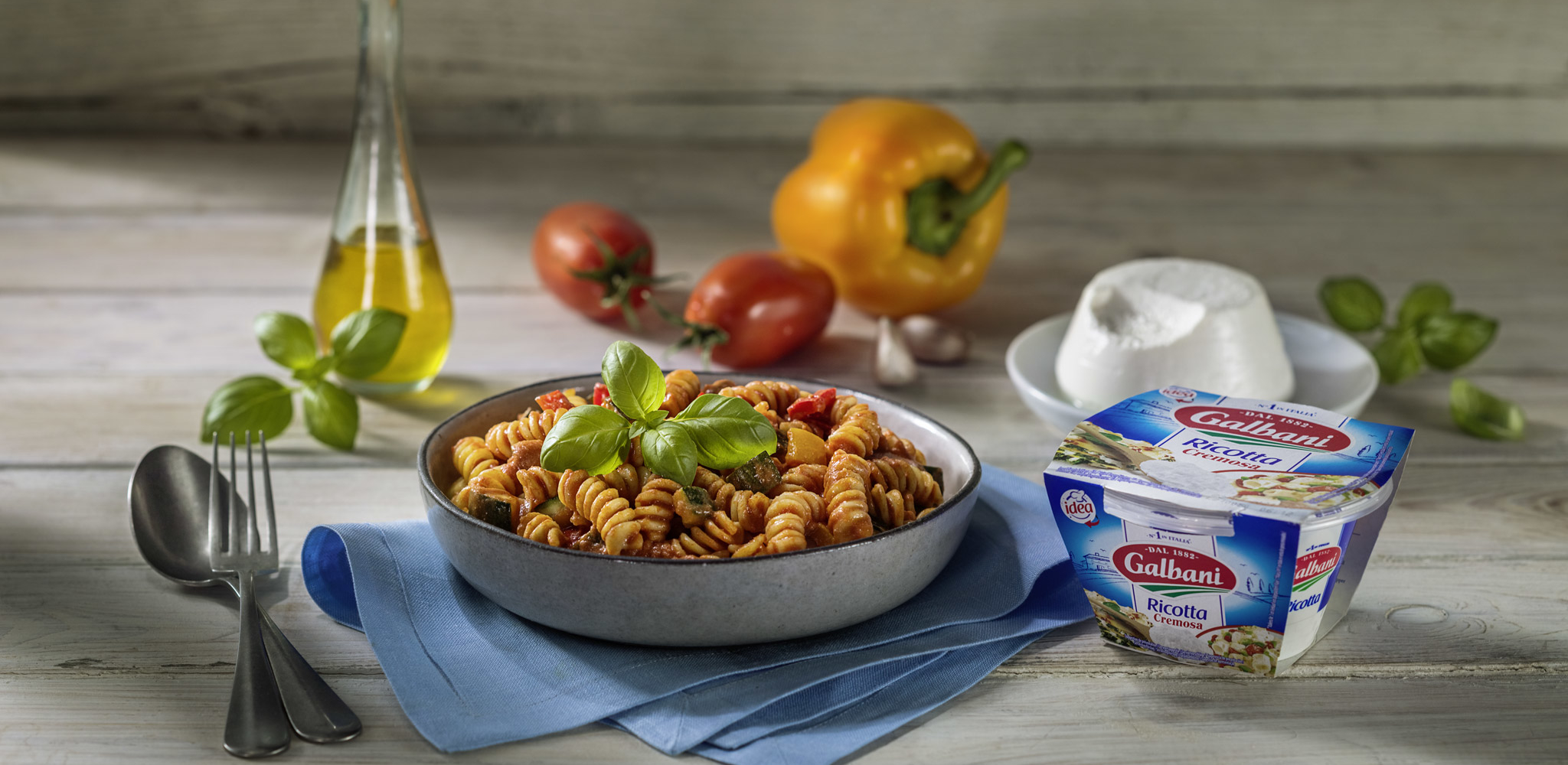 Sugo méditerranéen aux légumes avec Fusilli, Basilic et Ricotta Cremosa