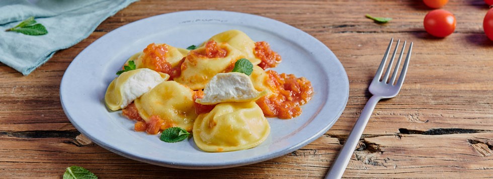 Ravioli di ricotta e vaniglia, salsa di pomodoro e menta