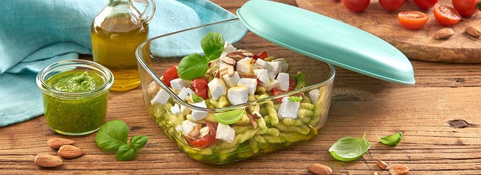 Trofie al pesto di basilico con pomodorini e mozzarella