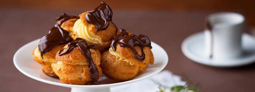 Profiteroles al cioccolato con mascarpone