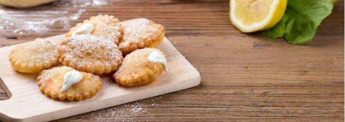 Tortelli dolci fritti con crema alla ricotta