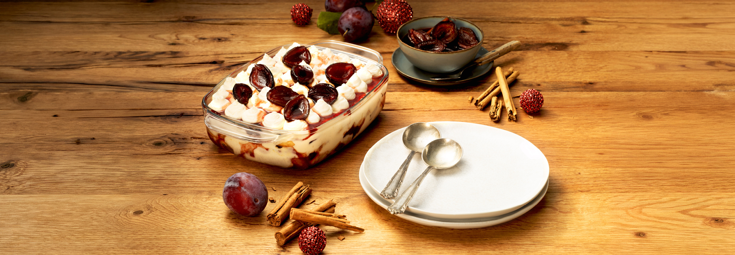 Tiramisù alle prugne marinate alla cannella